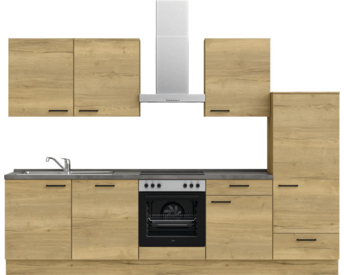 Cuisine équipée avec évier, cuisinière, hotte aspirante et armoires en aspect bois