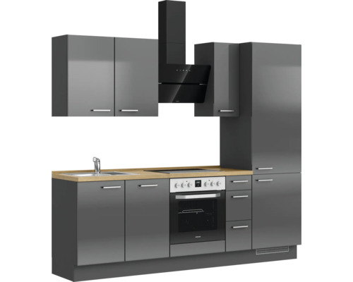 Komplette Küchenzeile mit Spüle, Kochfeld, Backofen, Dunstabzugshaube und Hängeschränken in modernem Design