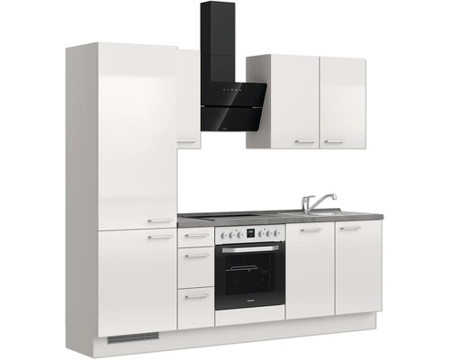 Küchenzeile mit Schränken, Spüle, Herd und Dunstabzugshaube