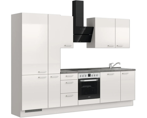 Cuisine équipée avec éléments hauts, hotte aspirante et four intégré