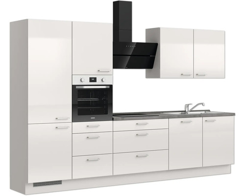Cuisine moderne avec armoires blanches, four noir et hotte aspirante