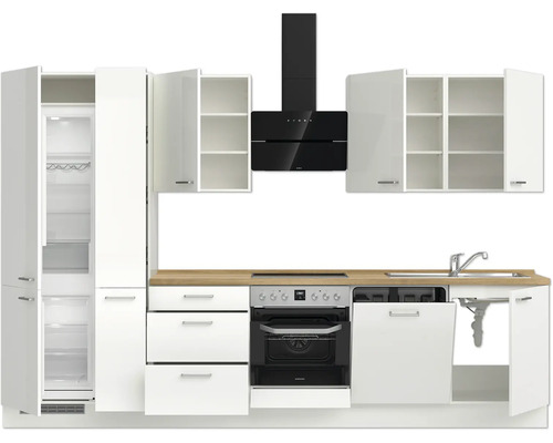 Cuisine complète avec appareils électriques, évier et hotte aspirante