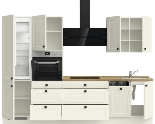 Küchenzeile mit Kühlschrank, Backofen, Dunstabzugshaube und Spüle