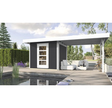 Holzgartenhaus mit überdachter Terrasse und Teich im Garten