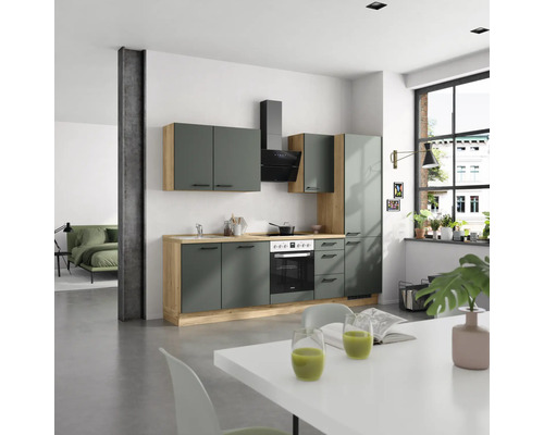 Moderne Küche in Grau und Holzoptik mit Essbereich in einem hellen Raum.