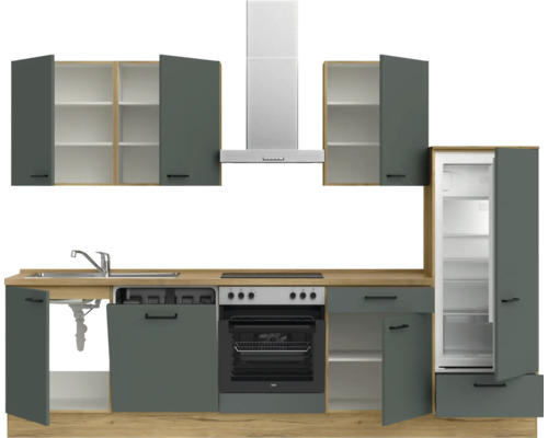Cuisine équipée avec évier, lave-vaisselle, four, plaque de cuisson, hotte aspirante, combiné réfrigérateur-congélateur et armoires suspendues