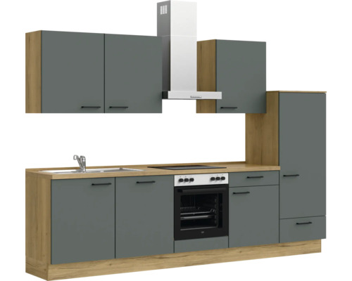 Cuisine moderne avec évier, cuisinière, hotte aspirante et armoires en gris et aspect bois.