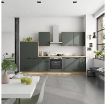 Cuisine lumineuse avec kitchenette, hotte aspirante et cuisinière électrique au design moderne