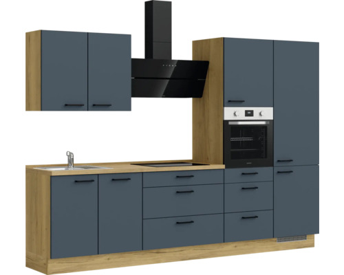 Cuisine équipée avec évier, plaque de cuisson, hotte aspirante et four au design moderne