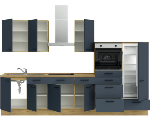 Komplette Küche mit Schränken, Spüle, Dunstabzugshaube, Backofen und Kühlschrank