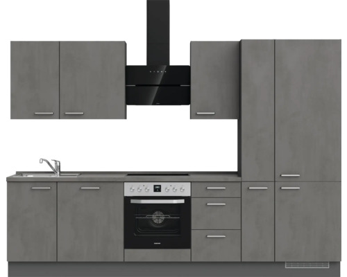 Cuisine moderne avec évier, cuisinière, hotte et espace de rangement
