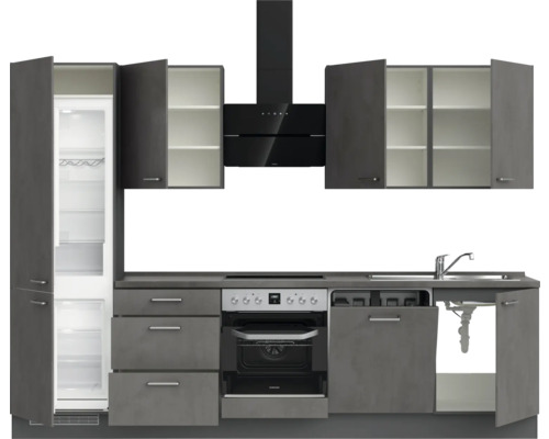Küchenzeile mit Kühlschrank, Herd, Spüle und Dunstabzugshaube