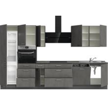 Komplette Küche mit Kühlschrank, Backofen, Dunstabzugshaube, Spüle und Schränken