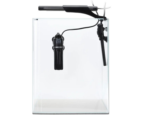 Aquarium mit Filter und Beleuchtung