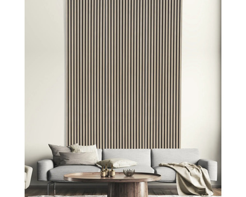 Wohnzimmer mit Wandpaneelen aus Holz