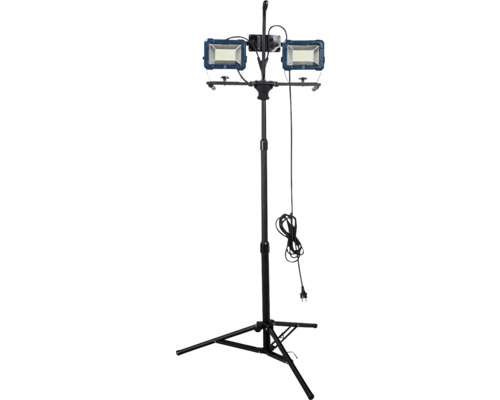 Projecteur double LED sur trépied LUMAK PRO LED IP54 2x 50W 2x 8250 lm blanc lumière du jour alimentation 3G1,5 mm² H07RN-F 5,0 m avec prise 2x sorties USB 1x prise Projecteur de chantier avec trépied pour utilisation sur les chantiers.