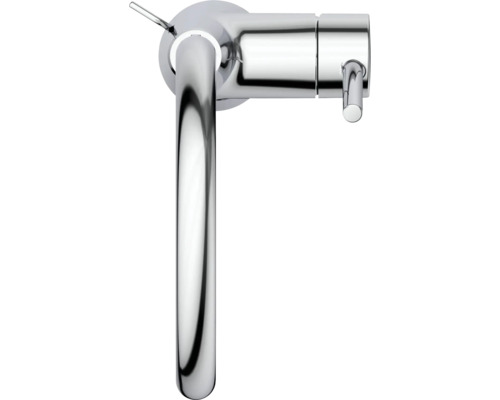 Chromfarbene Armatur mit Hebelgriff