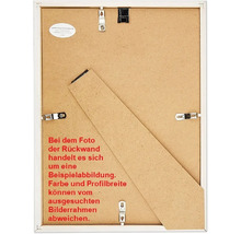 Rückseite eines Bilderrahmens mit Aufhängung und Ständer