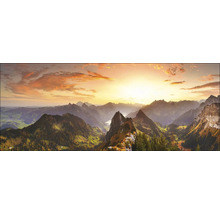 Vue panoramique sur des montagnes avec vallée et lever de soleil
