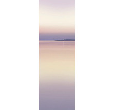 Landschaft mit ruhigem Wasser und Insel