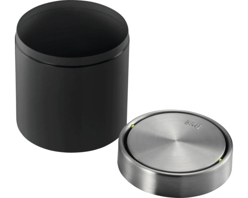 Offener schwarzer Kosmetikeimer mit silberfarbenem Deckel