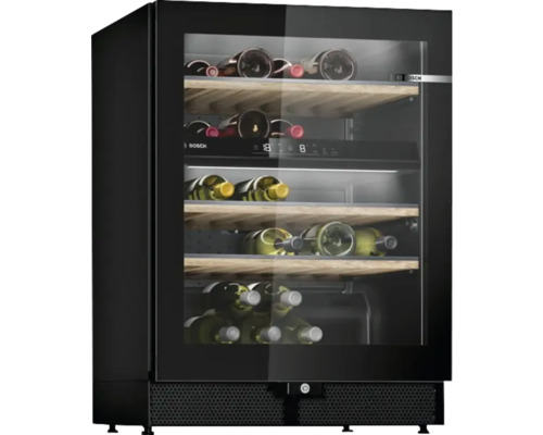Cave à vin avec façade en verre et étagères en bois pour le stockage du vin
