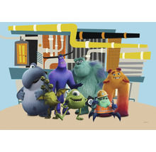 Illustration der Monster AG Figuren vor Rohren und einem angedeuteten Gebäude