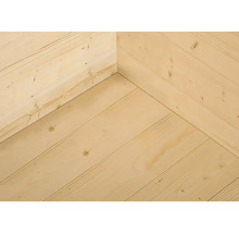 Coin d''une maison en bois avec murs et plancher en bois