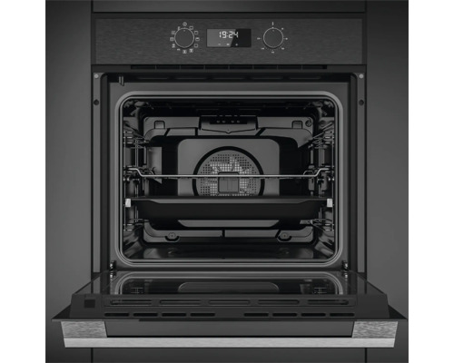 Geöffneter Einbaubackofen mit Innenraumbeleuchtung und Drehknöpfen