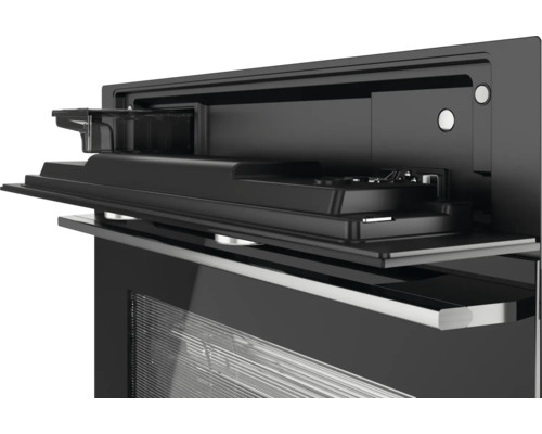 Vue détaillée d''un four avec réservoir d''eau ouvert