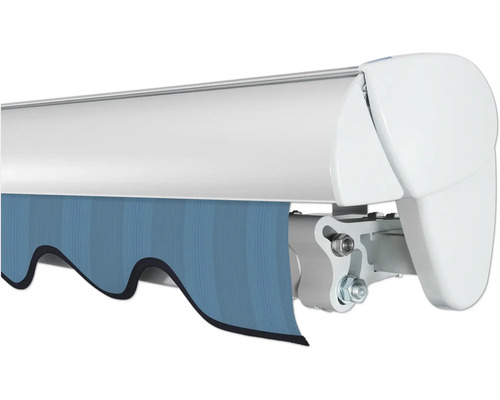 Detailansicht einer Markise mit Stoff und Gelenkarmen