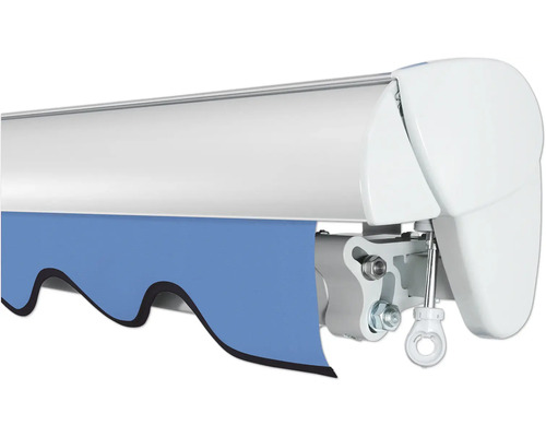 Detailansicht einer Markise mit blauem Stoff