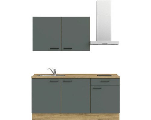 Küchenzeile mit Spüle, Kochfeld und Dunstabzugshaube