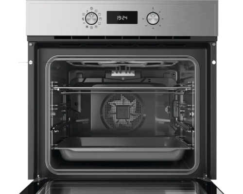 Vue intérieure d''un four encastrable avec grille et plaque de cuisson