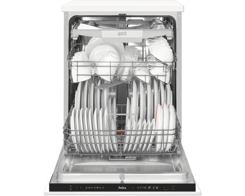 Geöffneter Geschirrspüler mit Geschirr