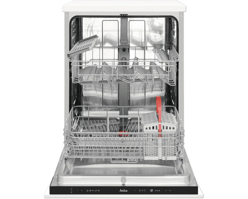 Geöffneter Geschirrspüler mit Geschirrkörben