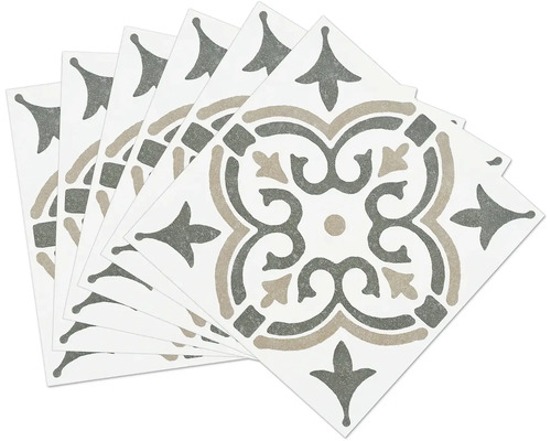 Plusieurs carreaux carrés à motif décoratif