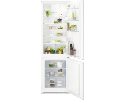 Réfrigérateur ouvert avec des aliments dans des récipients transparents