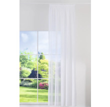 Fenêtre avec un rideau blanc transparent