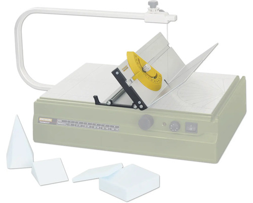 Thermoschneidegerät mit Schneidedraht und Winkelanschlag für präzise Schnitte