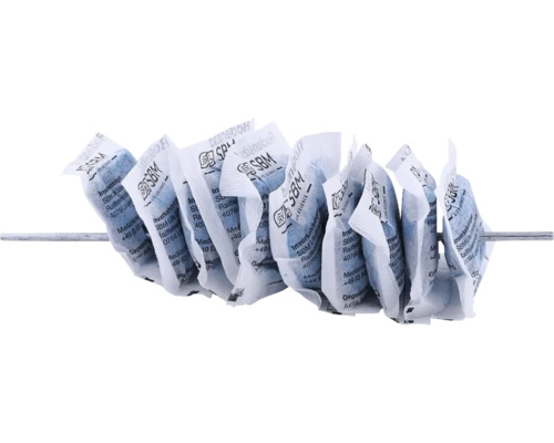 Mehrere SBM Köderboxen zur Schädlingsbekämpfung auf einem Metallstab