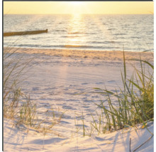 Strand mit Sand, Meer und Horizont