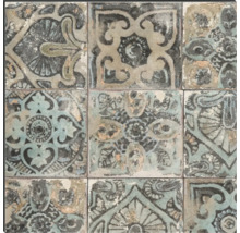 Fliesenmuster mit floralen und geometrischen Motiven