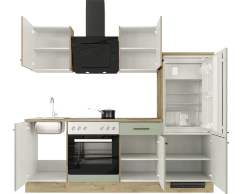 Küchenzeile mit Spüle, Herd, Backofen, Dunstabzugshaube und Kühlschrank mit offenen Schranktüren.