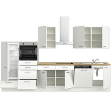 Küchenzeile mit Einbaukühlschrank, Backofen, Kochfeld, Dunstabzugshaube, Spüle und Geschirrspüler
