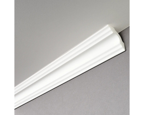Corniche décorative blanche sur plafond et mur