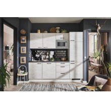 Moderne Einbauküche mit weißen Schränken und dunkler Arbeitsplatte in einem stilvollen Raum.