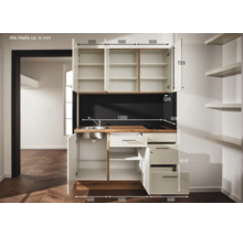 Cuisine compacte avec évier, plaque de cuisson et espace de rangement