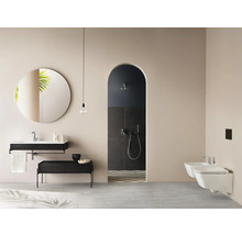 Salle de bains moderne avec lavabo, miroir, bidet et douche