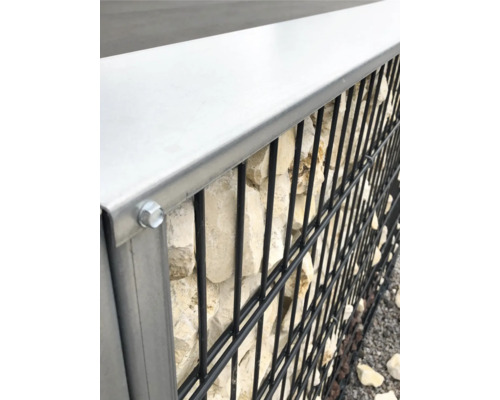 Mur de gabions avec pierres et cadre métallique
